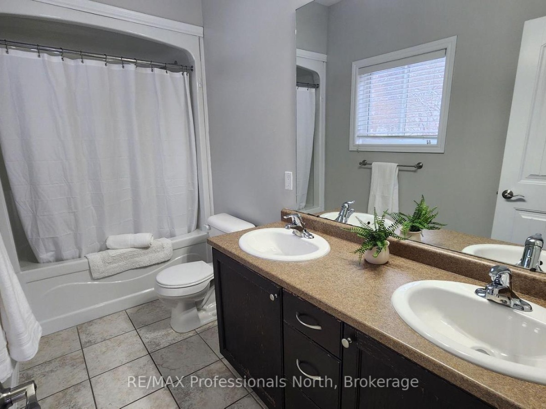 19 DUNCAN STREET E, Huntsville (Chaffey)