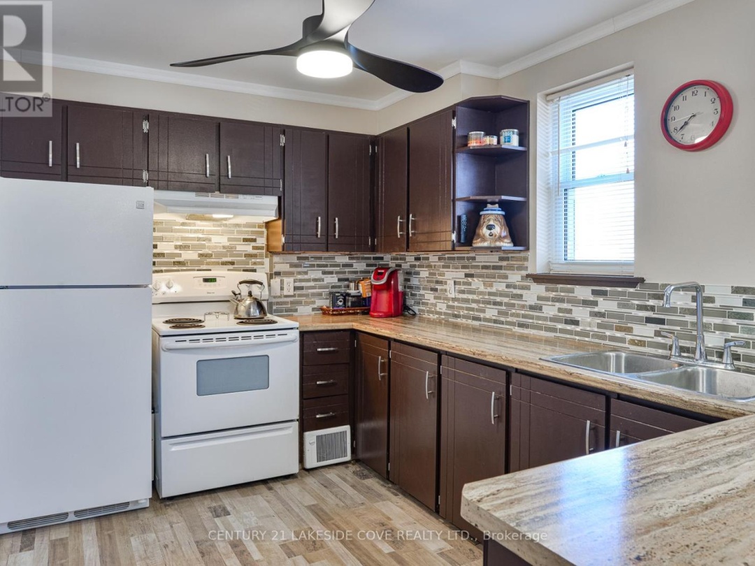 UNIT 27 - 1 PARADISE BOULEVARD S, Lake Simcoe
