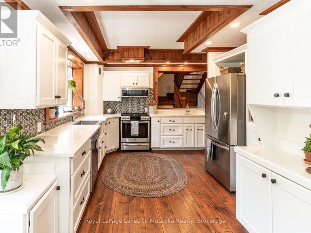 1080 WALKERS GLENN CRESCENT, Lake of Bays (Sinclair)