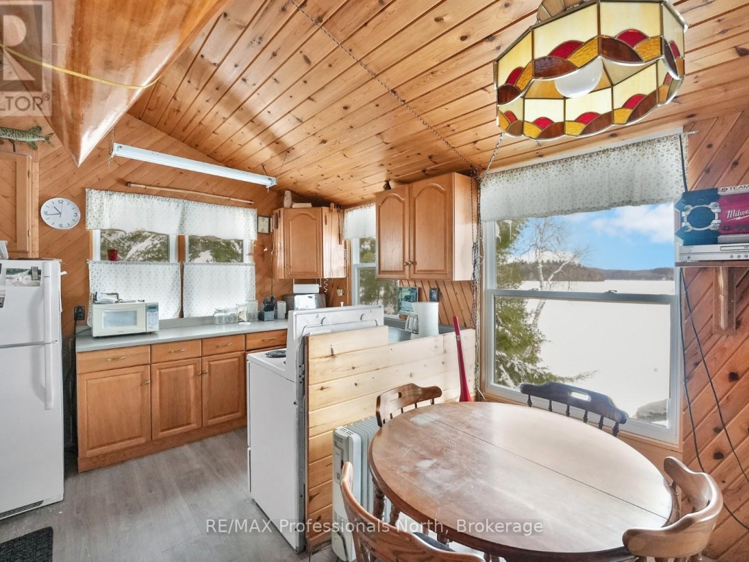 1027 DOW TRAIL, Haliburton Lake