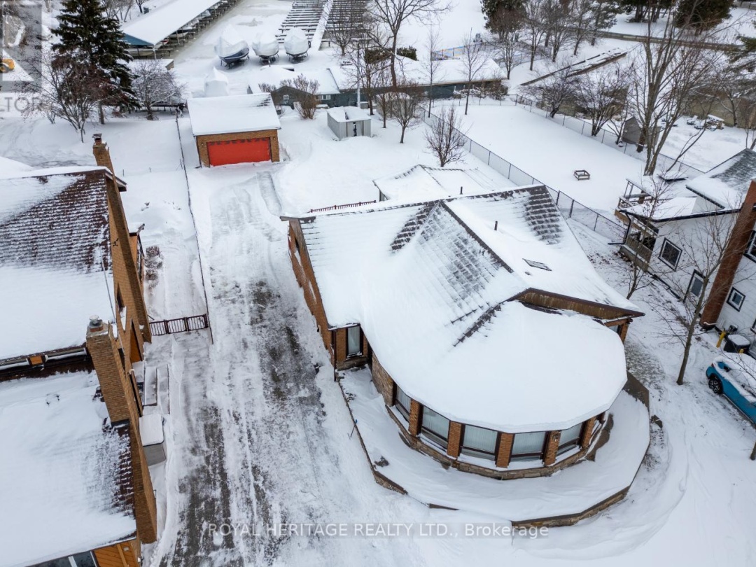 31 WELLINGTON STREET, 