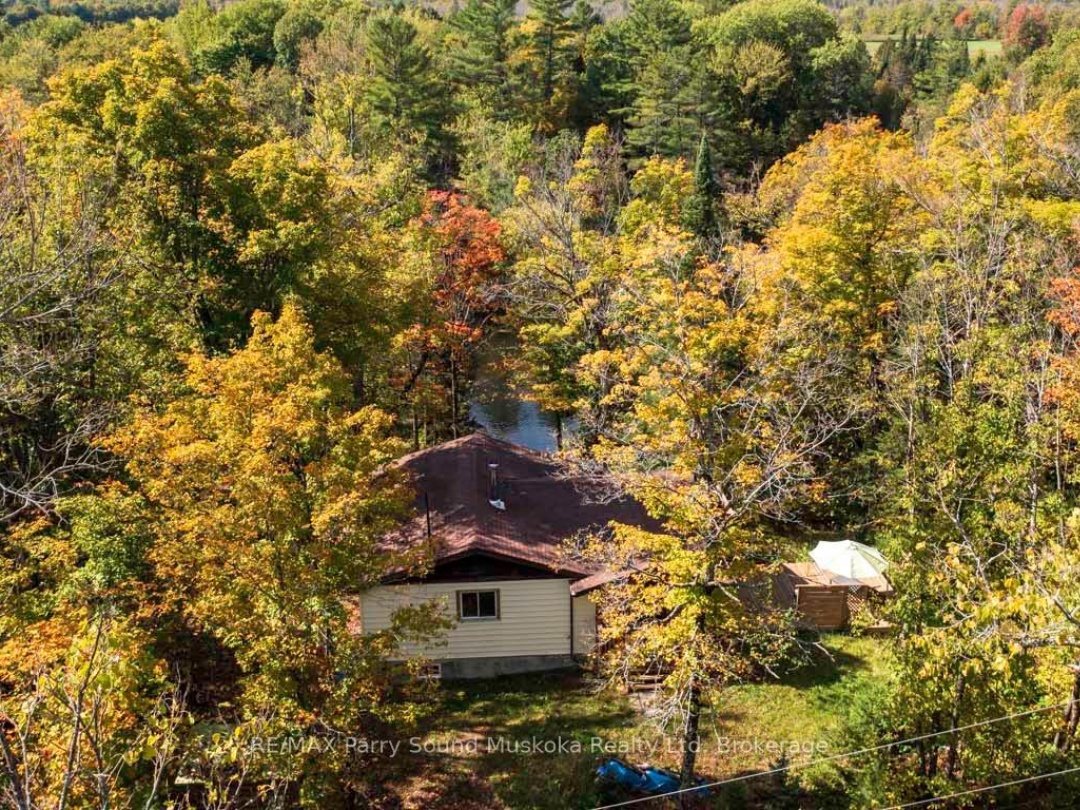 37 LYNBERRY DRIVE, Little Seguin River