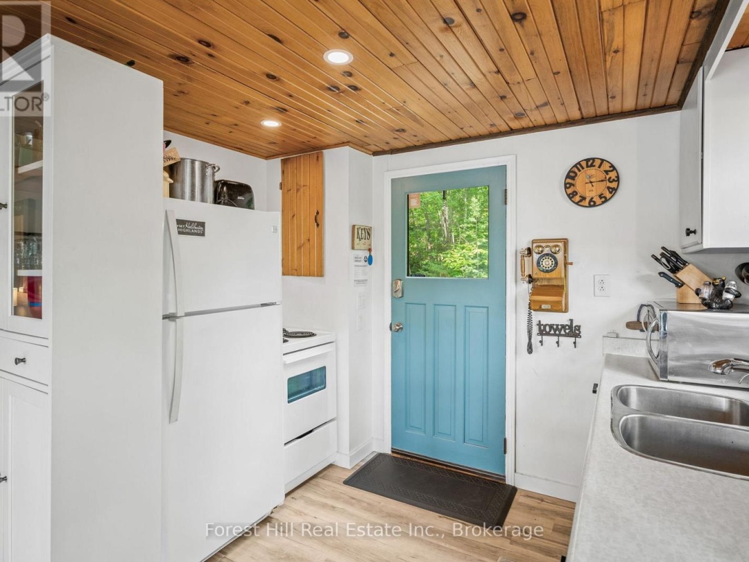 1099 BRACKEN TRAIL, Little Gull Lake