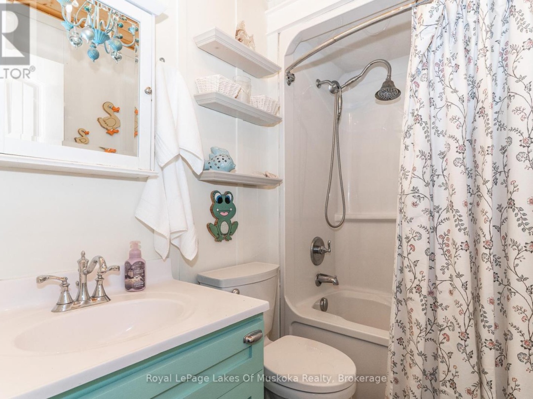 1185 MIRIAM DRIVE, Bracebridge (Oakley)