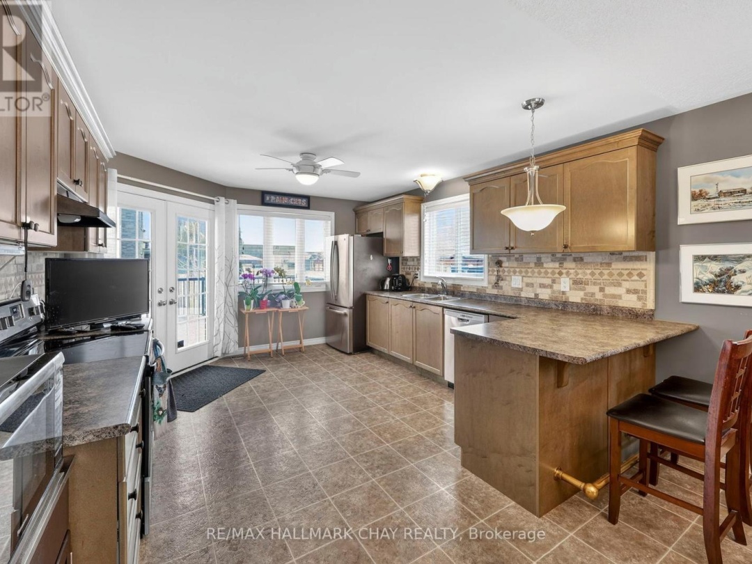 16 SHEPPARD DRIVE, Tay (Victoria Harbour)