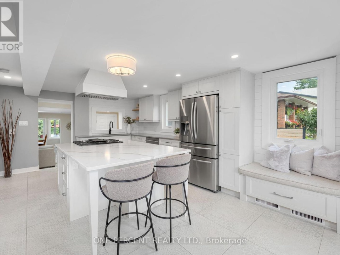 406 PETER STREET N, 