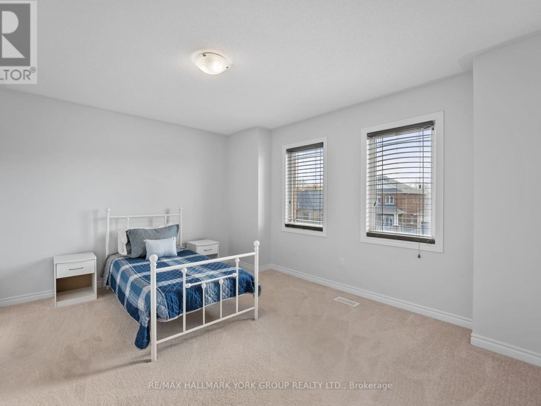 8 POLLOCK AVENUE, Lake Simcoe