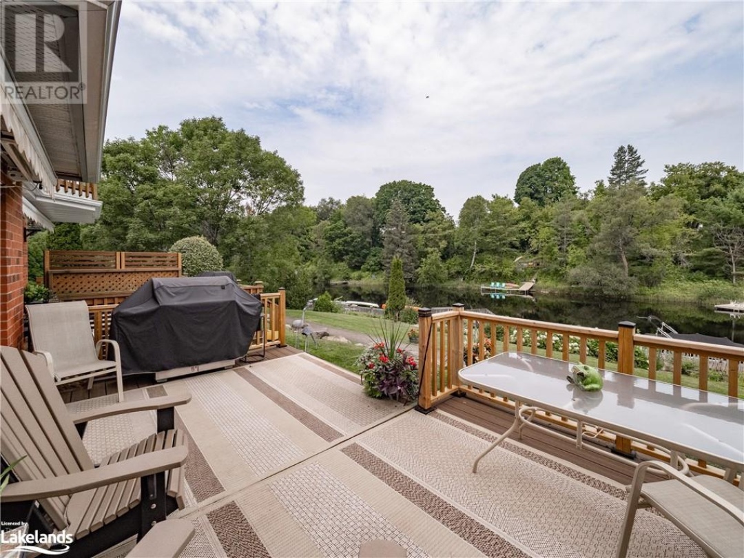 43 Shoreline Drive, Muskoka River