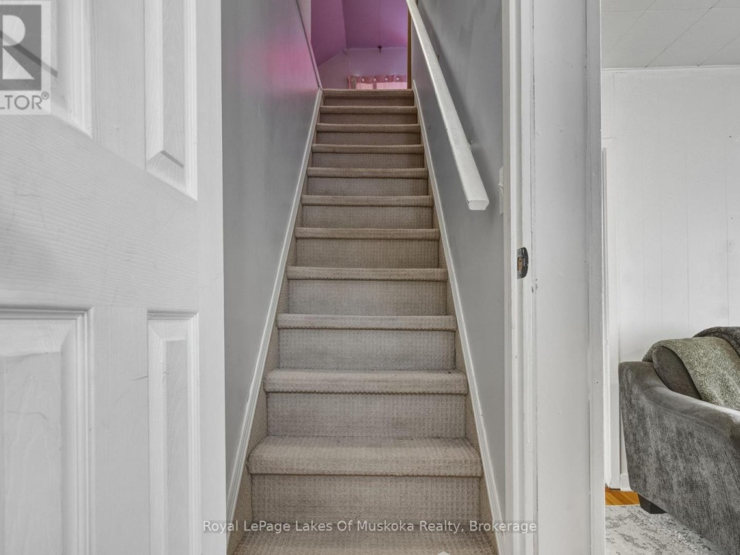 60 WEST ROAD W, Huntsville (Chaffey)