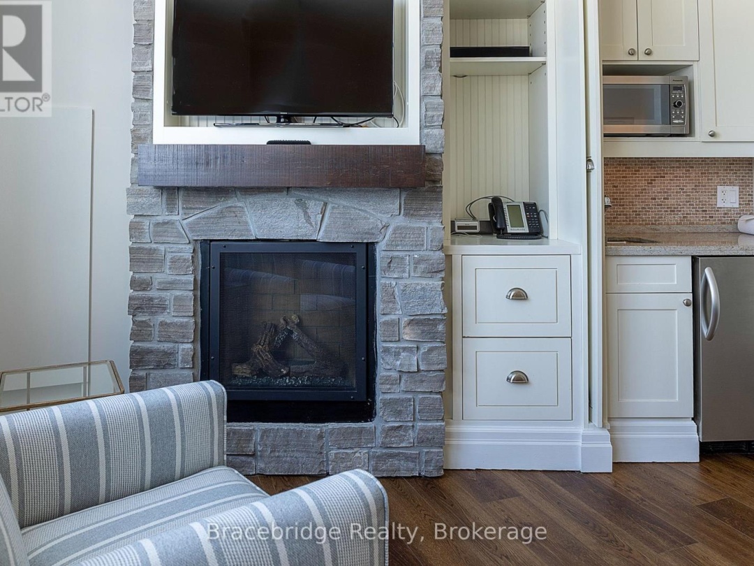 L205-B1 - 1869 MUSKOKA RD 118 HIGHWAY W, Lake Muskoka