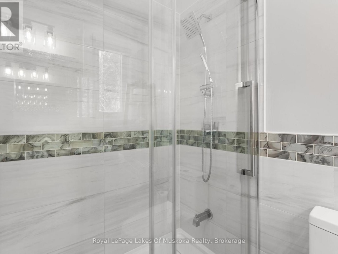 4 - 1551 HIDDEN VALLEY ROAD, Peninsula Lake