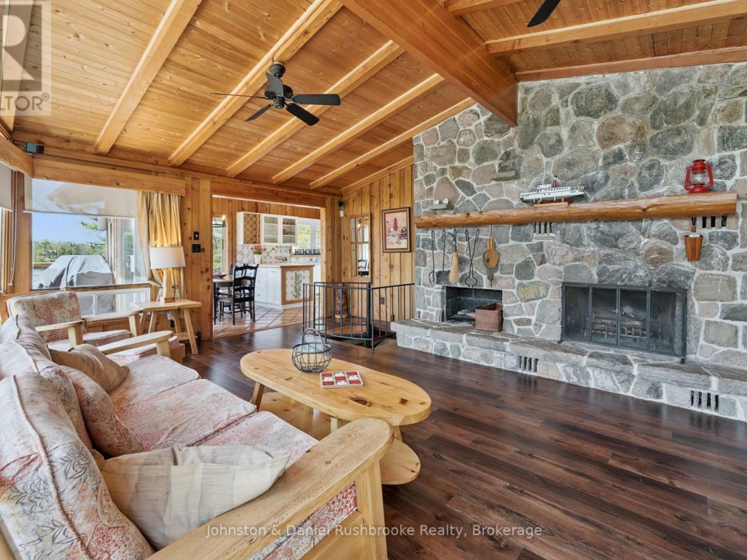 1052 NORTH SUNSET BAY ROAD, Lake Muskoka
