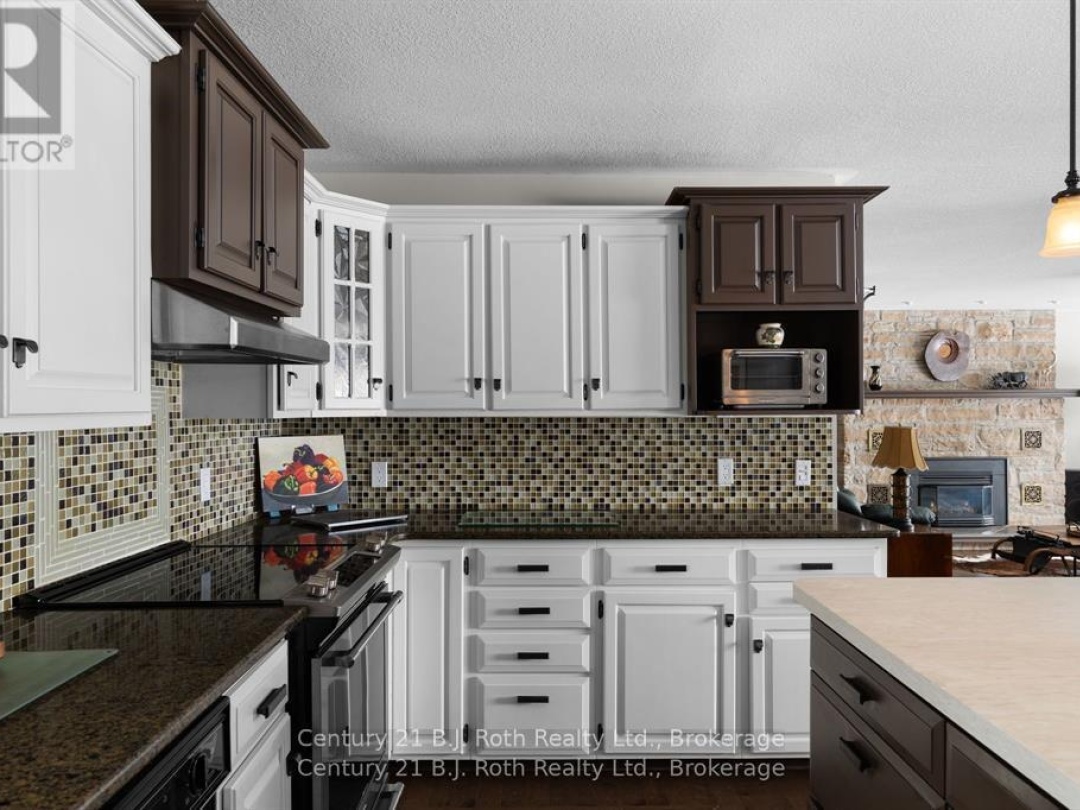179 BAYSHORE DRIVE, Lake Simcoe