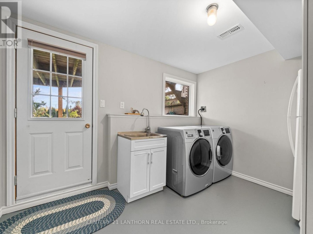 456 OLD SURREY LANE, Pigeon Lake