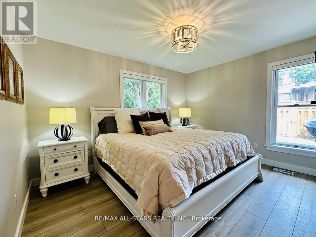 36 RUSSELL HILL ROAD, Kawartha Lakes (Bobcaygeon)