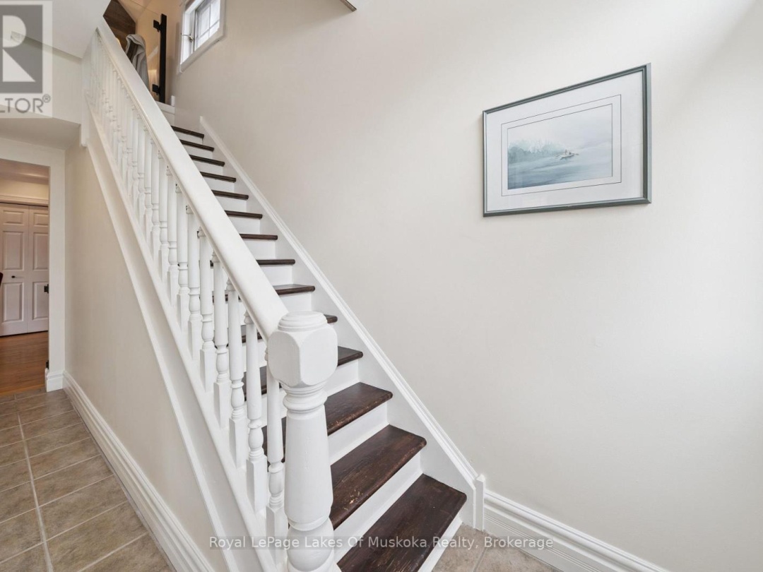 212 JAMES STREET, Bracebridge (Macaulay)