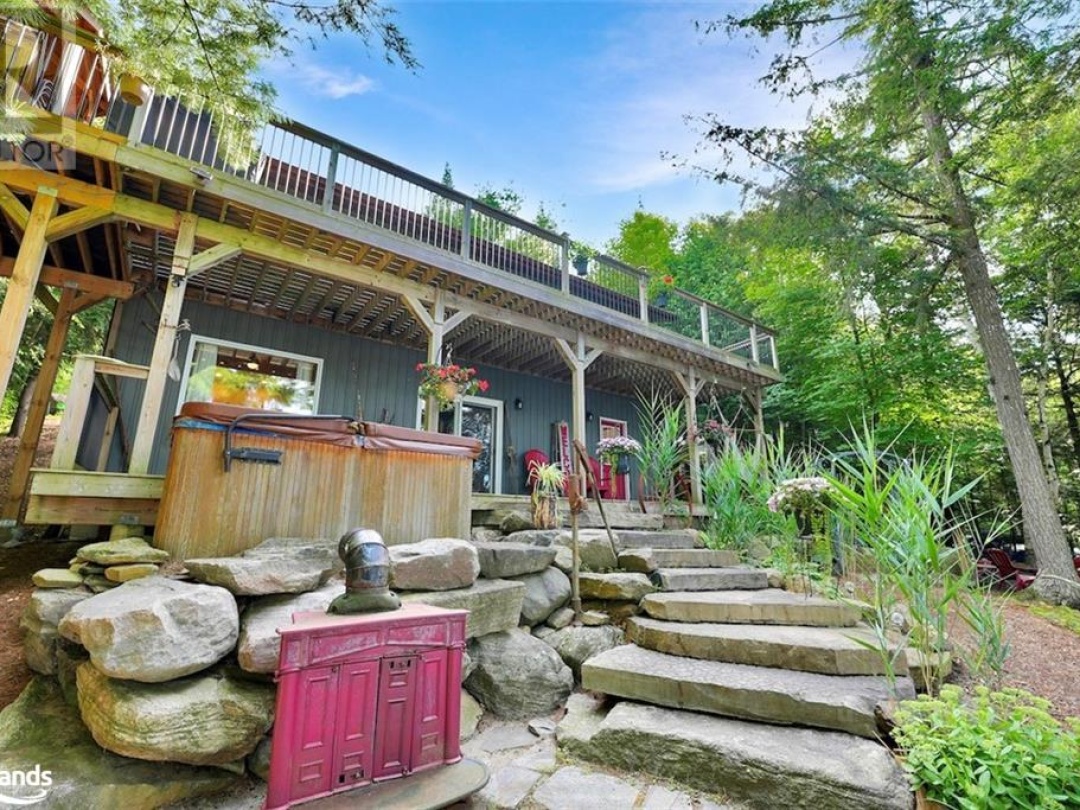 5543 Kennisis Lake Road, Kennisis Lake