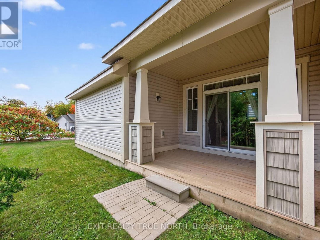 4 COUNTRY TRAIL, 