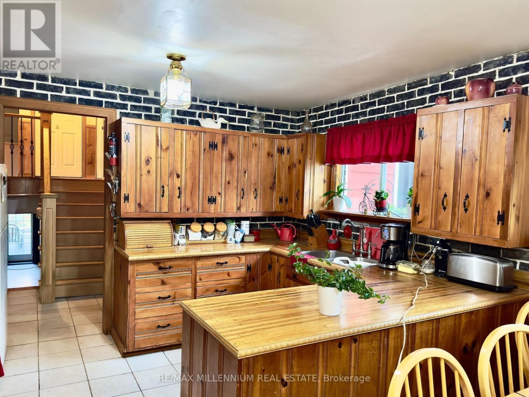 3741 CEDAR RAPIDS DRIVE S, North River