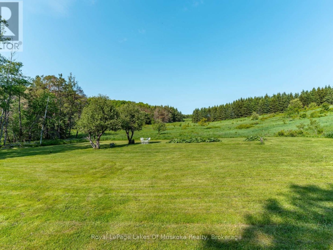 229 FRASERBURG ROAD, Bracebridge (Macaulay)