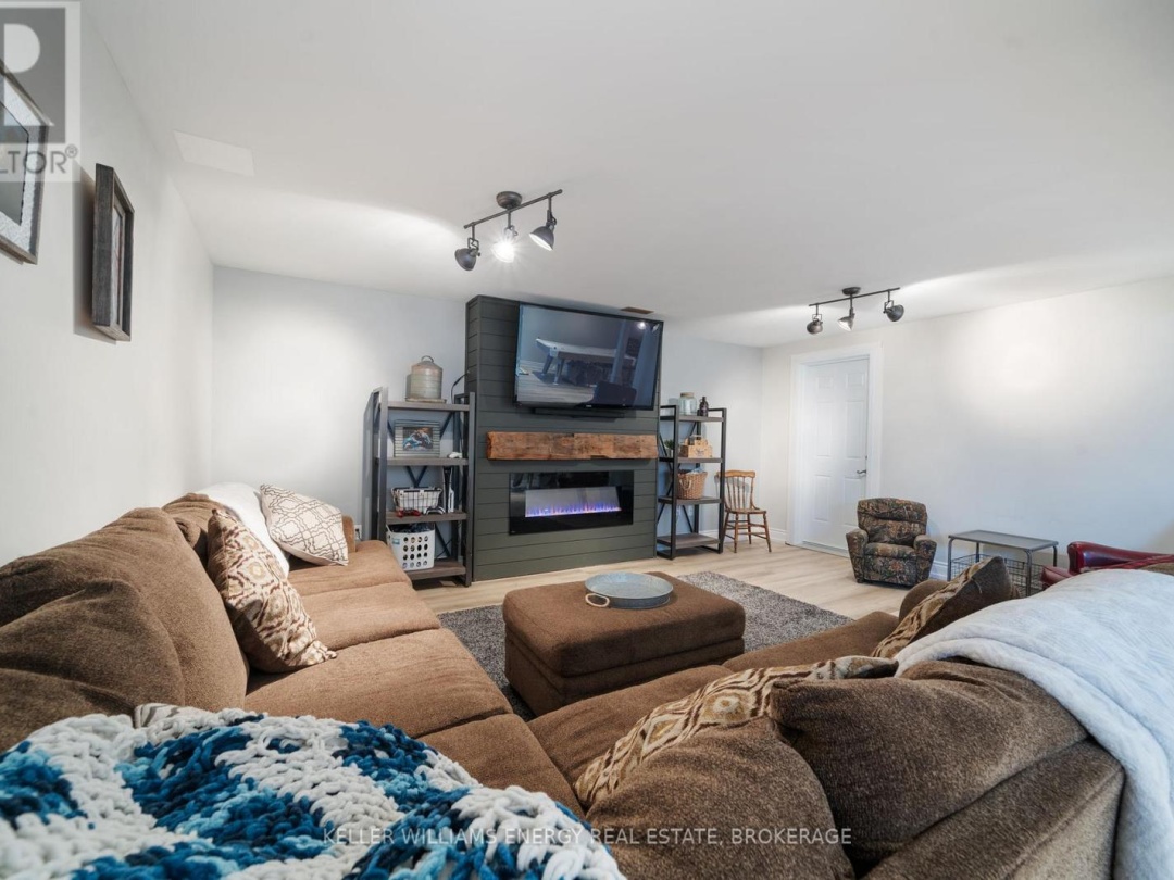 20 Lagoon Drive, Kawartha Lakes (Fenelon Falls)