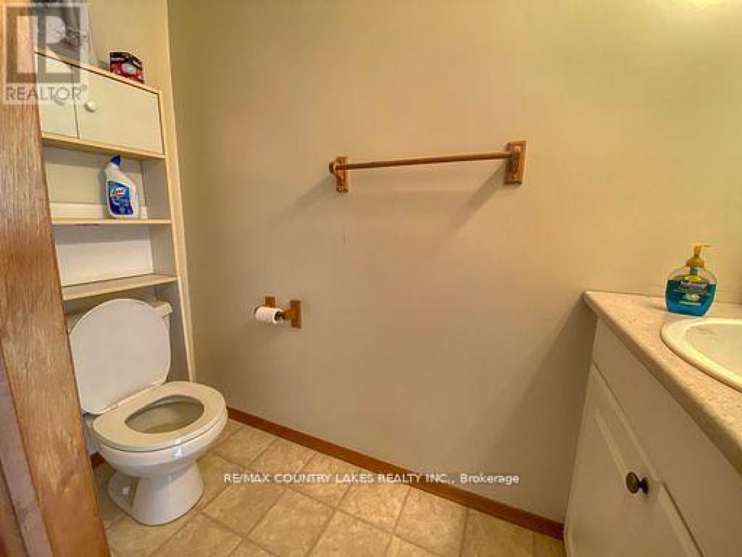 586 ROHALLION ROAD, Canal Lake
