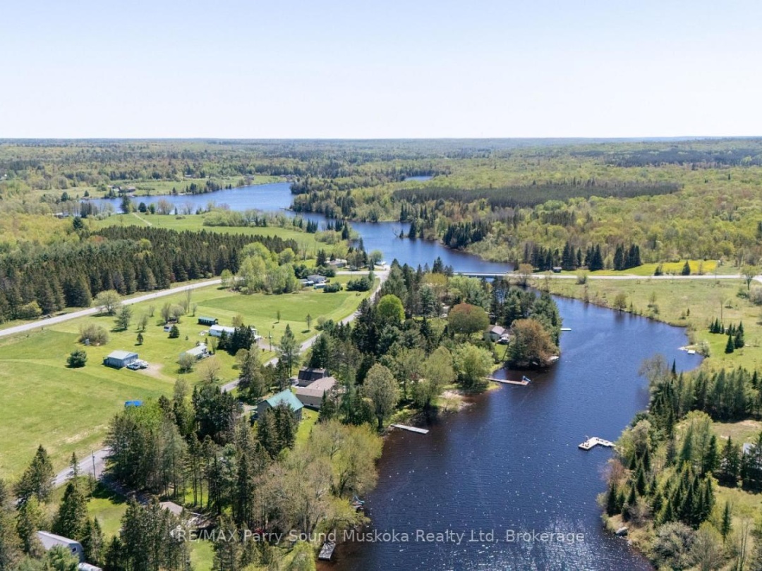 587 CENTRE ROAD, Manitouwabing Lake