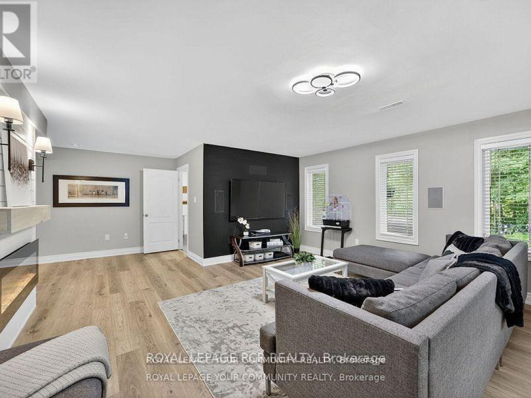 135 HURONWOODS DRIVE, Oro-Medonte (Sugarbush)