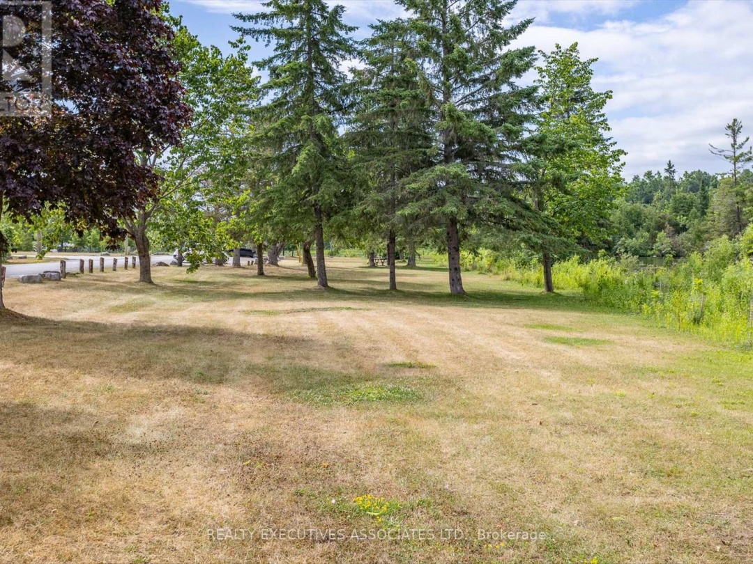 36 - 17 LAKEWOOD CRESCENT, 