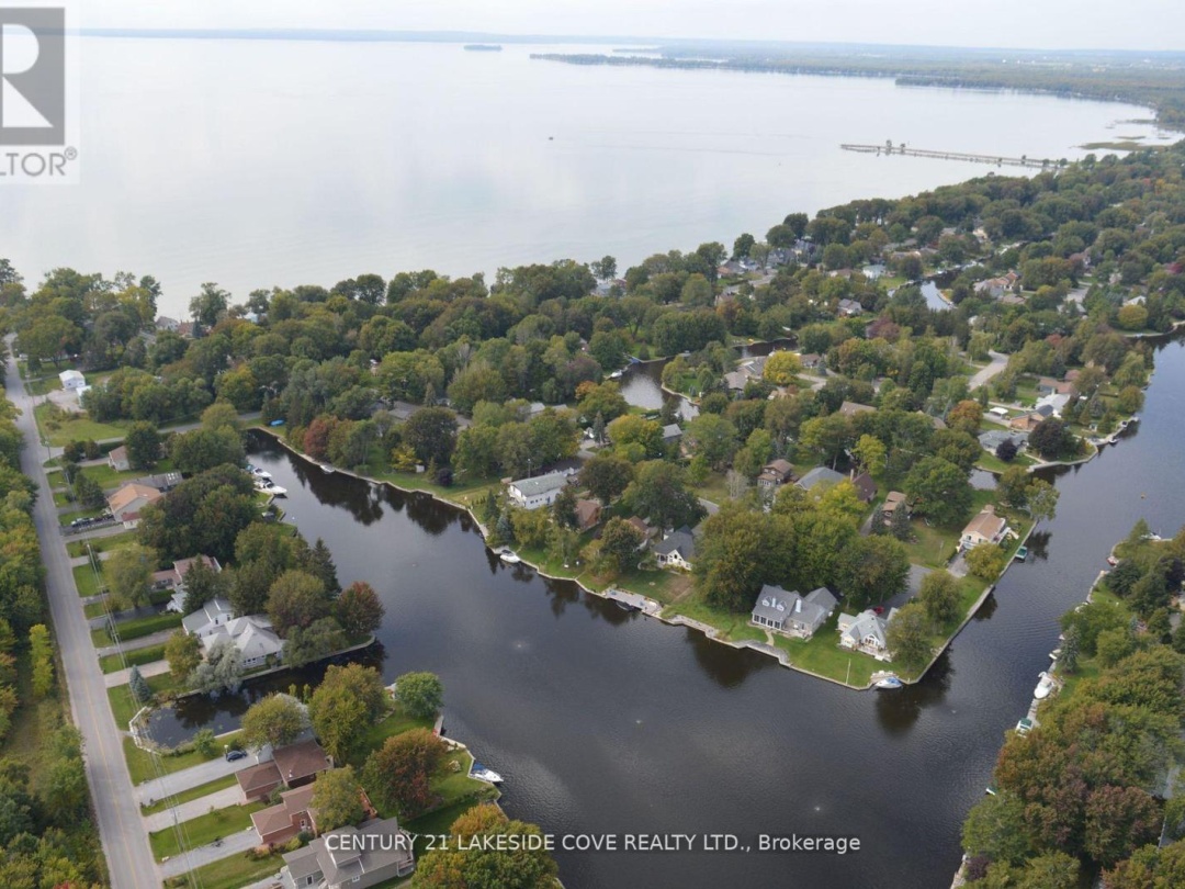 51 Ridge Avenue, Lake Simcoe
