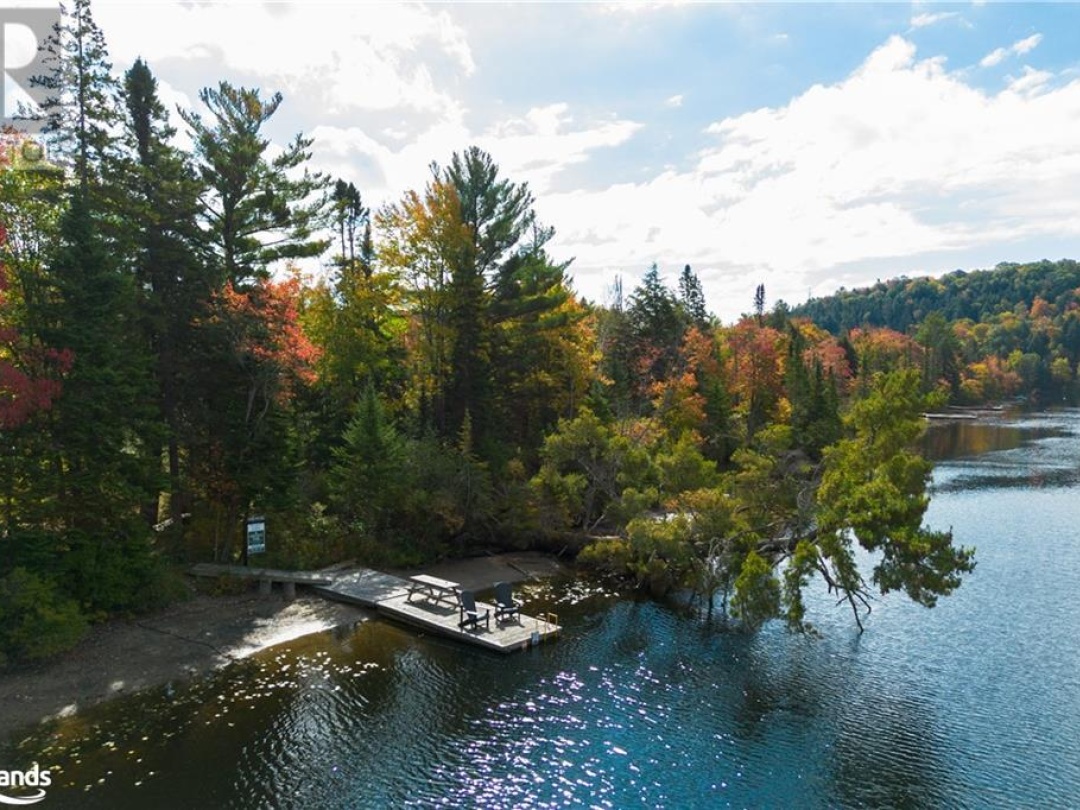 470 Markles Road, Muskoka River