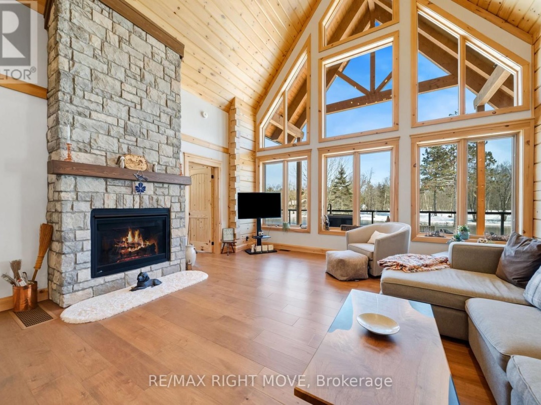 1935 MCLEOD DRIVE, Severn River