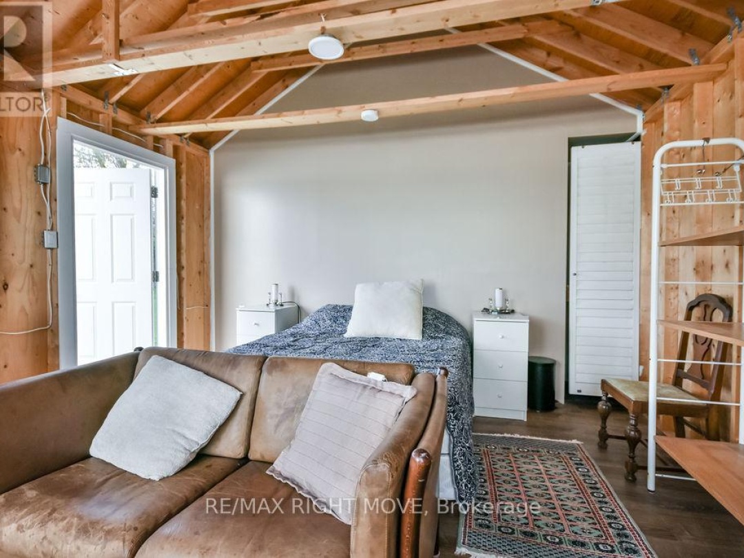 1467 CUNNINGHAM CRESCENT, 