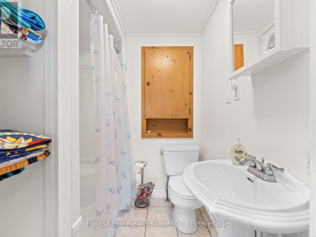 1062 PINE LAKE ROAD, 