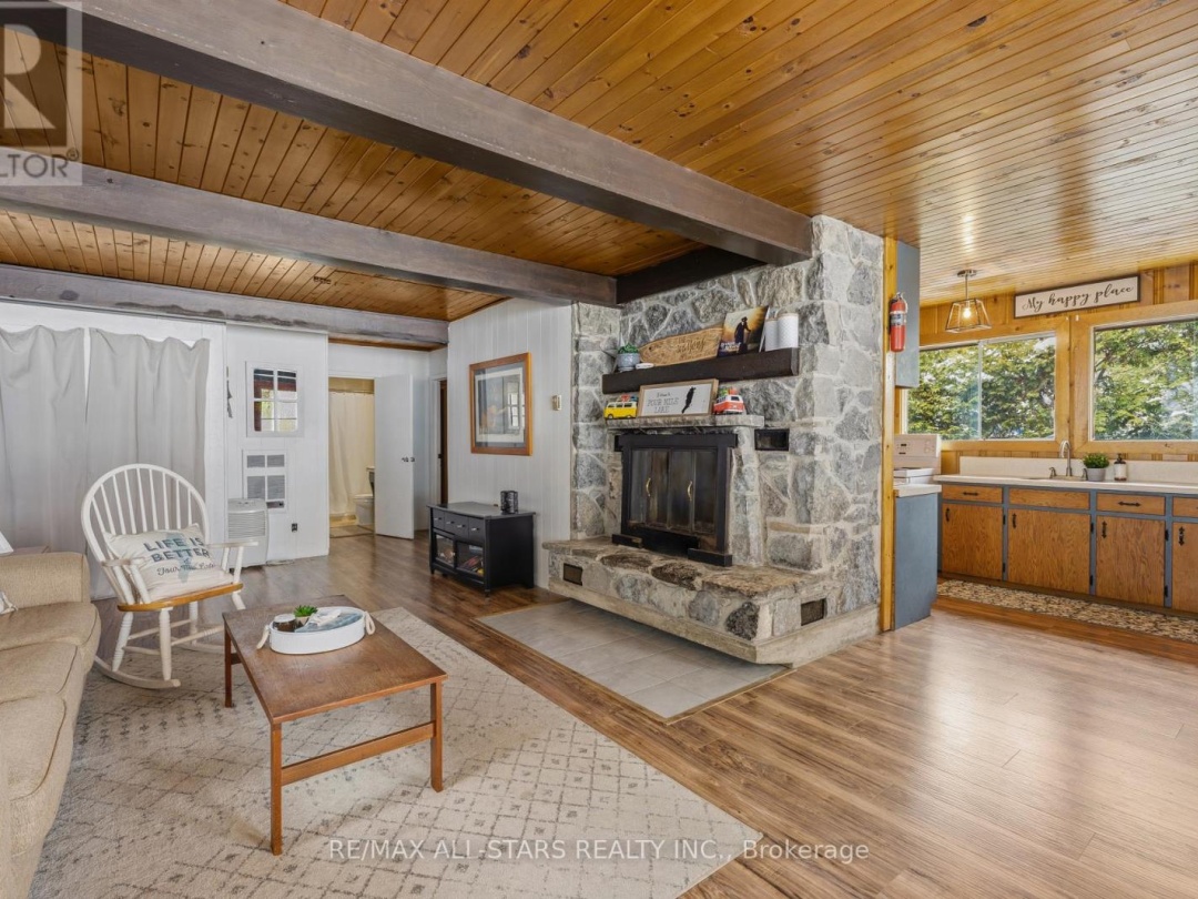393 HILLSIDE DRIVE, Four Mile Lake
