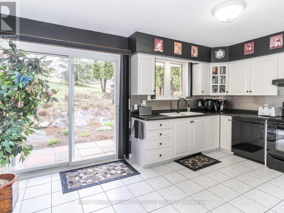 183 SANTAS VILLAGE ROAD, Muskoka River