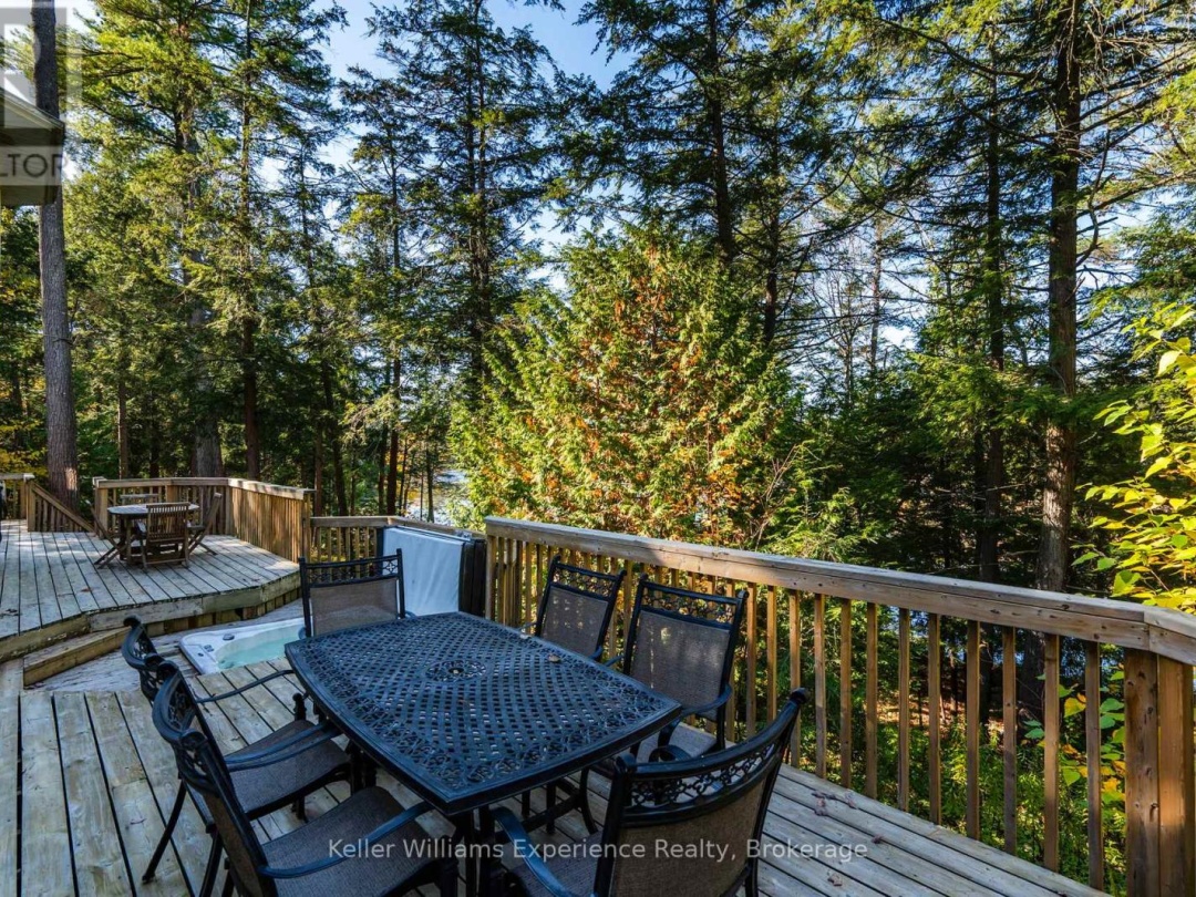 19 HURON TRAIL, Six Mile Lake