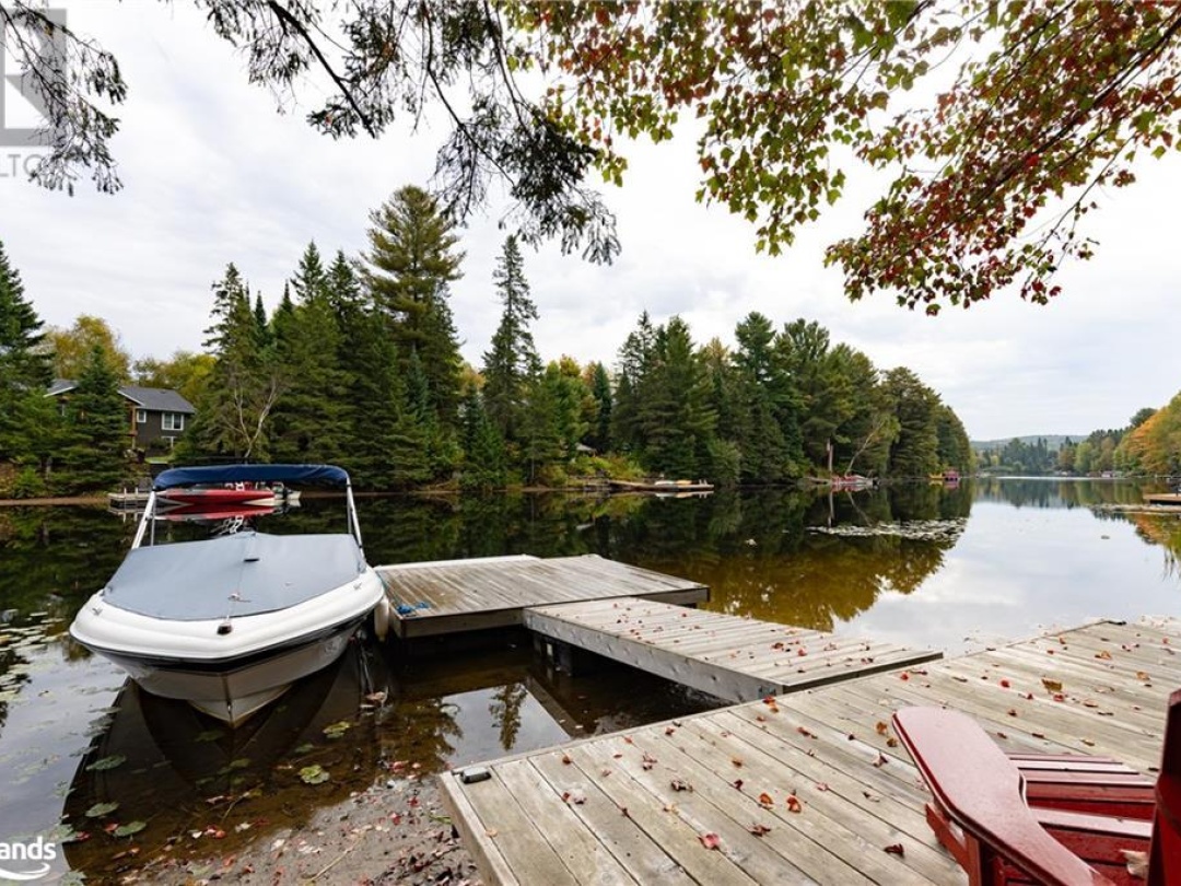 760 Riverlea Road, Muskoka River