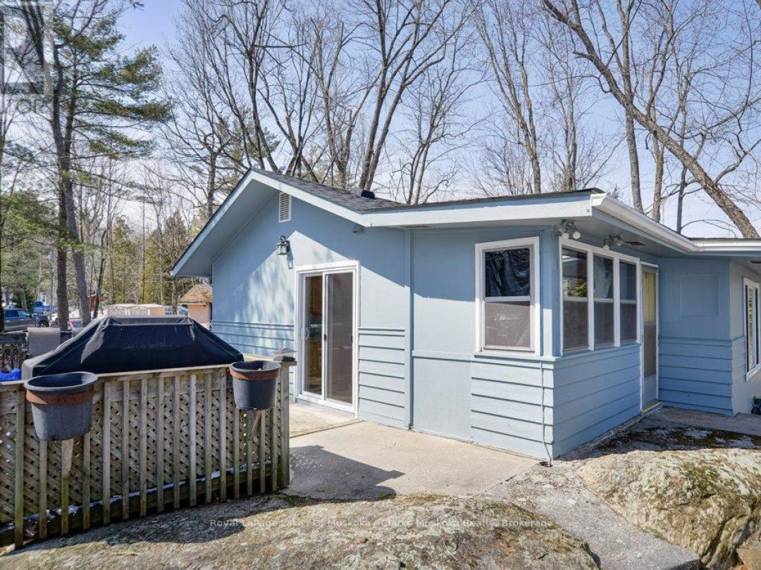 525 HIAWATHA ROAD, Gibson Lake