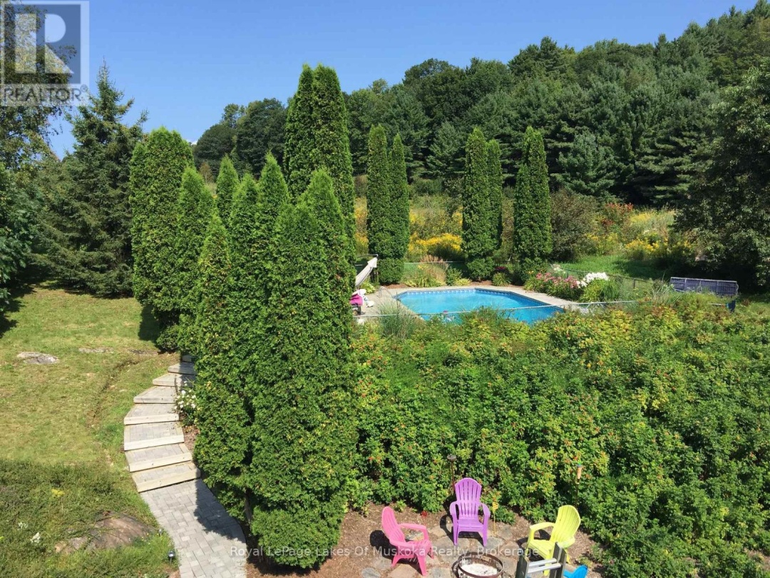 183 SANTAS VILLAGE ROAD, Muskoka River