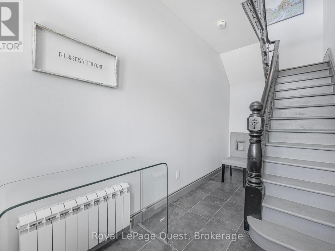 214 MISSISSAGA STREET W, 