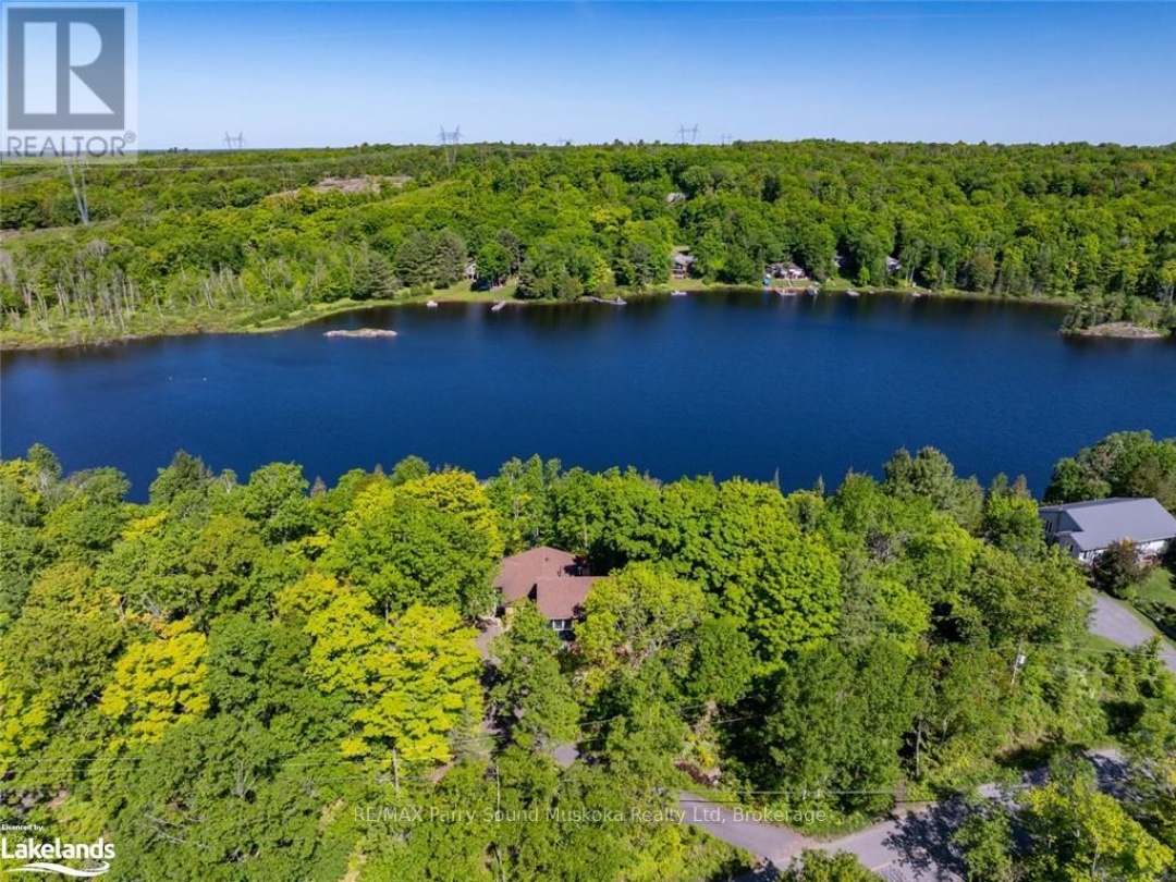 68 PINEWOOD ROAD, Long Lake