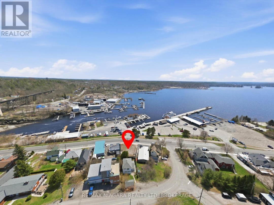 22 BAY STREET, Parry Sound