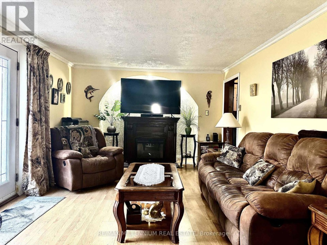 3741 CEDAR RAPIDS DRIVE S, North River
