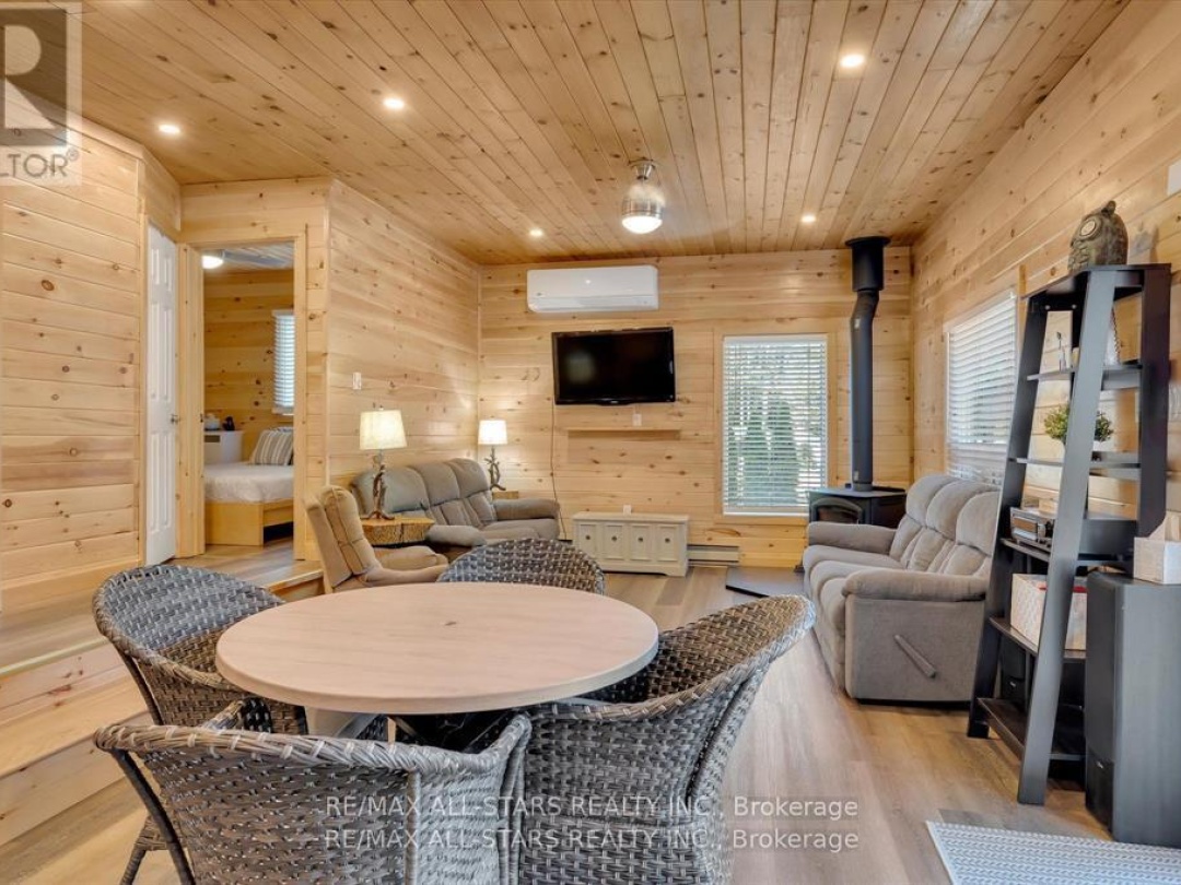 11 LITTLE BAY DRIVE, Gull River