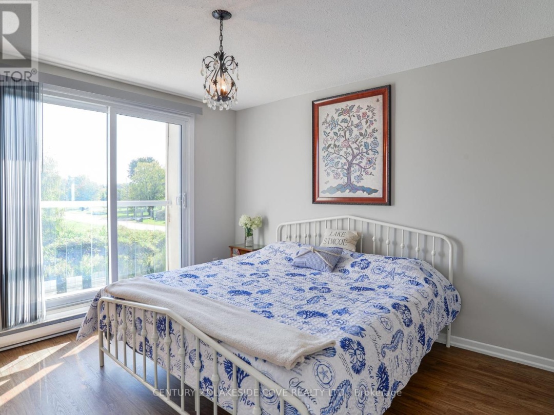 UNIT #6 - 4 PARADISE BOULEVARD, Lake Simcoe