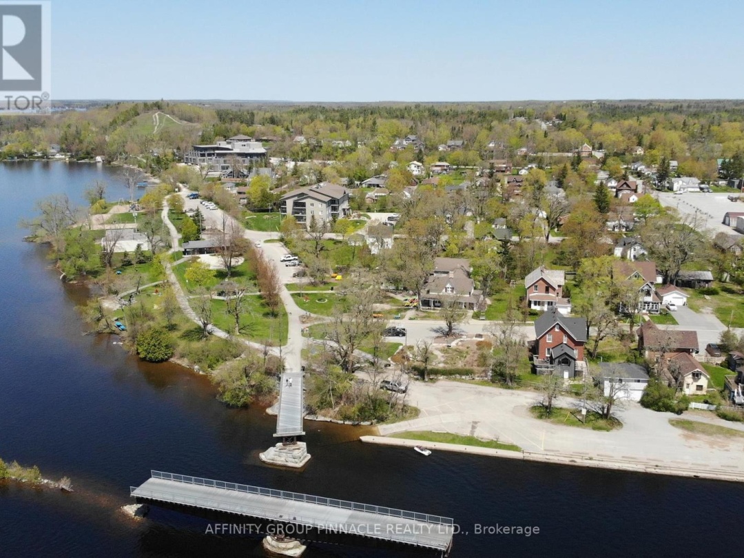 42 OAK STREET, Kawartha Lakes (Fenelon Falls)
