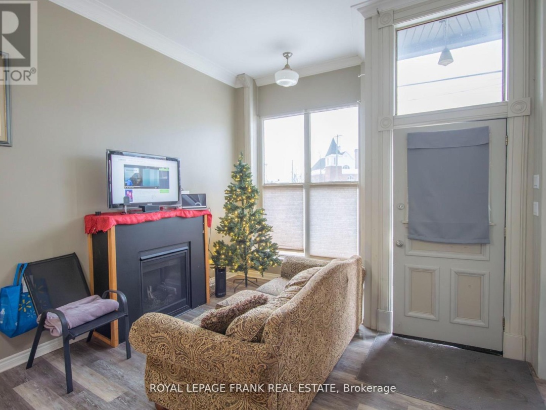 49 MAIN STREET, Kawartha Lakes (Bobcaygeon)