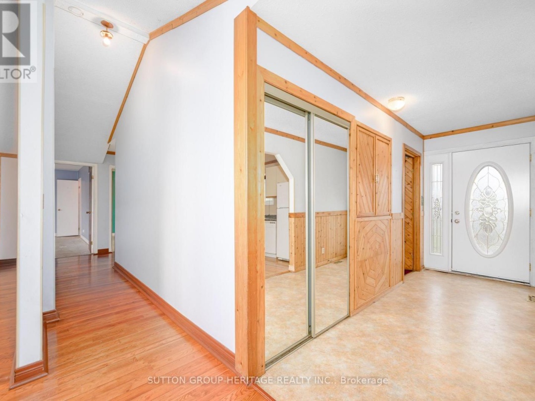 24 PLEASANT VIEW CRESCENT, 