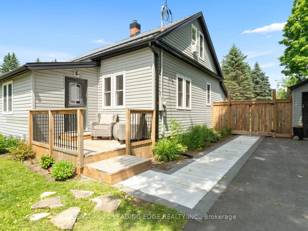 450 MARY STREET N, 
